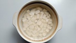 三文鱼豆腐羹的做法步骤:2