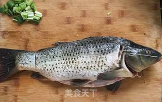 烧鲤鱼的做法步骤：1