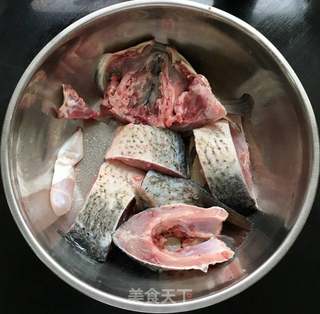 烧鲤鱼的做法步骤：2
