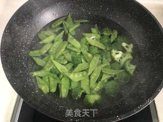 金枪鱼肠意面沙拉的做法步骤:7