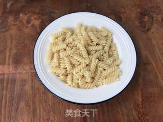 金枪鱼肠意面沙拉的做法步骤:8