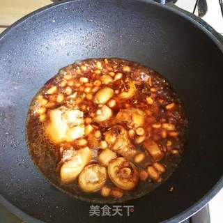 猪尾巴烧花生米的做法步骤:10