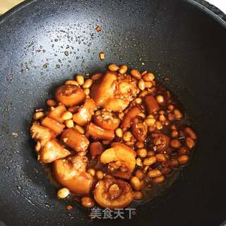 猪尾巴烧花生米的做法步骤:11