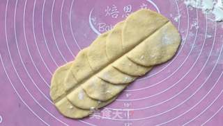 南瓜玫瑰卷的做法步骤:6