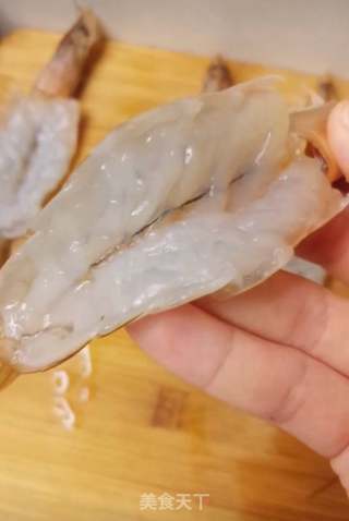 蒜蓉粉丝蒸大虾的做法步骤:3