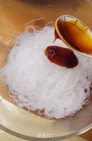 蒜蓉粉丝蒸大虾的做法步骤：5