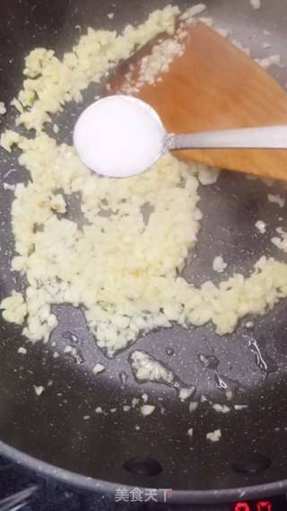 蒜蓉粉丝蒸大虾的做法步骤:8