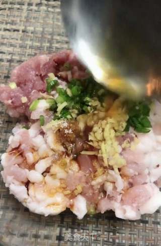 简易版肉饼的做法步骤：1