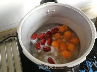 银耳莲子枇杷羹的做法步骤:6