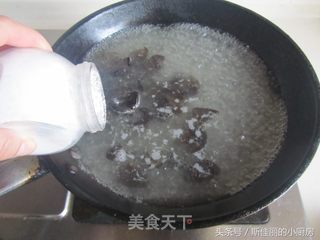 蛤肉木耳拌黄瓜的做法步骤:2