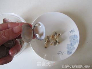 蛤肉木耳拌黄瓜的做法步骤:3