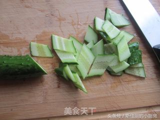 蛤肉木耳拌黄瓜的做法步骤:4