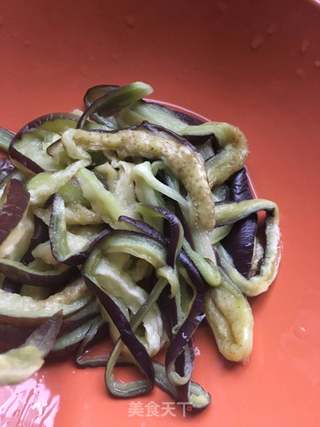 手撕茄子拌鸡脯肉的做法步骤:3
