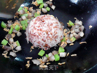 海参虾皮蛋炒红米饭的做法步骤:9