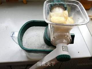 #夏日饮品#柠檬蜂蜜梨汁的做法步骤:3