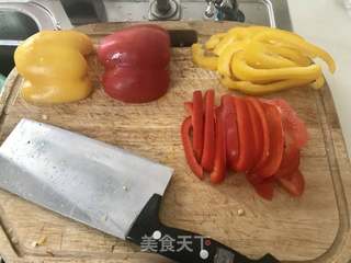 彩椒牛排盖浇饭的做法步骤:2