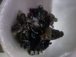 蒜苔木耳猪肉包的做法步骤:2