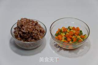 红米什锦炒饭的做法步骤：1