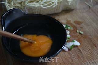 鸡蛋面的做法步骤:2
