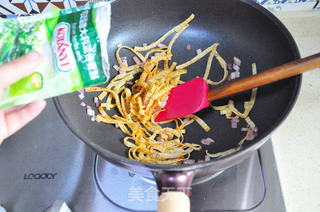 长斑女孩黄豆面的做法步骤:5