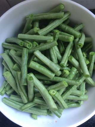 干煸豆角茄子的做法步骤:3