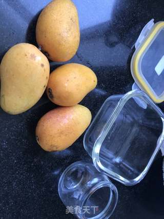 芒果牛奶布丁的做法步骤:2