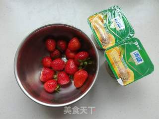 #夏日饮品#草莓奶昔的做法步骤：1