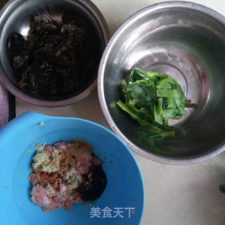 小白菜猪肉馅饼的做法步骤：1