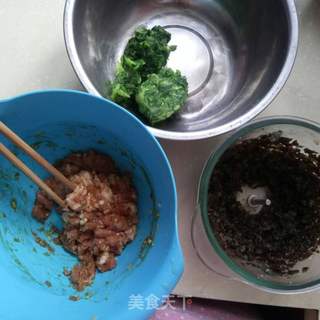 小白菜猪肉馅饼的做法步骤：2