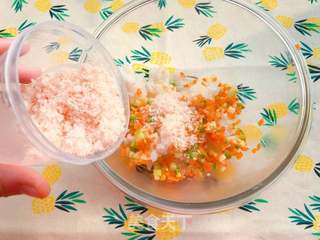 【宝宝辅食】12M+,虾松杂蔬炒饭的做法步骤:6