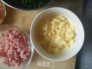 什锦酱油炒饭的做法步骤:2