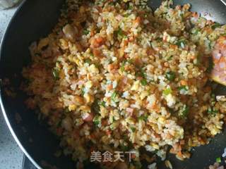 什锦酱油炒饭的做法步骤:8