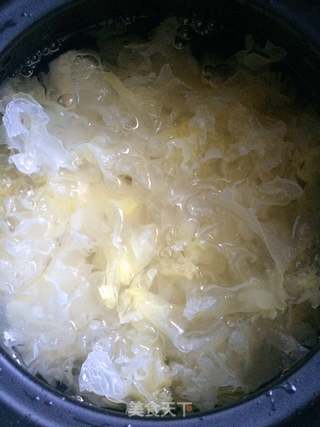 银耳炖雪梨的做法步骤:5