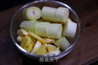 小龙虾烧土豆块儿的做法步骤:3
