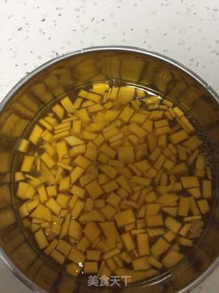 宝宝的健康美食-南瓜小米粥的做法步骤：1