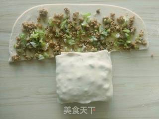 “色泽金黄、层次鲜明、外酥里嫩、油而不腻”的——千层肉饼的做法步骤：10