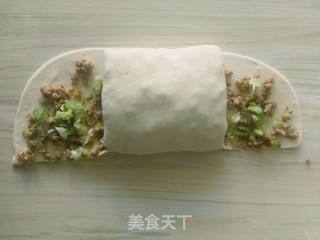 “色泽金黄、层次鲜明、外酥里嫩、油而不腻”的——千层肉饼的做法步骤：11