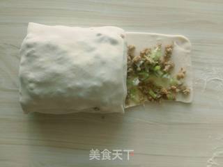 “色泽金黄、层次鲜明、外酥里嫩、油而不腻”的——千层肉饼的做法步骤:12