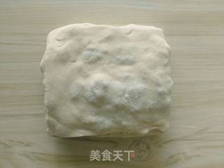 “色泽金黄、层次鲜明、外酥里嫩、油而不腻”的——千层肉饼的做法步骤:13