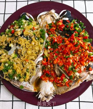 辣中带香,香中带辣的“双椒蒸鱼头”的做法步骤:4