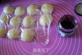 蓝莓果酱贝壳面包的做法步骤:2