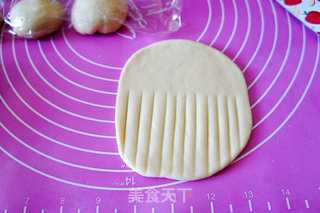蓝莓果酱贝壳面包的做法步骤:3