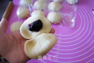 蓝莓果酱贝壳面包的做法步骤:4