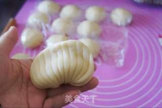 蓝莓果酱贝壳面包的做法步骤:6