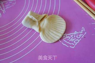 蓝莓果酱贝壳面包的做法步骤:5