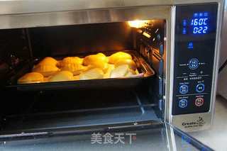 蓝莓果酱贝壳面包的做法步骤:10