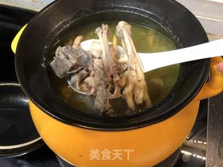 金汤花胶羹的做法步骤:2