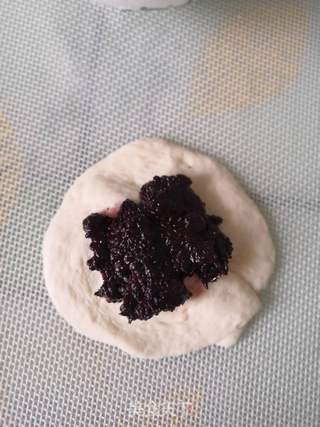 蓝莓桑椹果酱饼的做法步骤:5