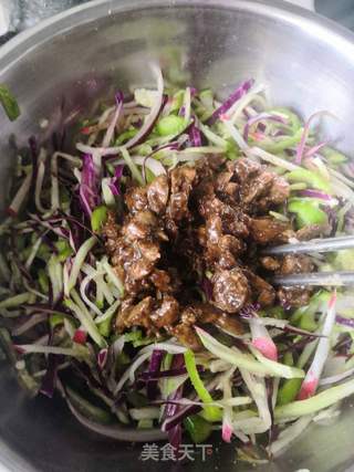 任意蔬菜饼~紫甘蓝洋葱辣椒丝的做法步骤:2