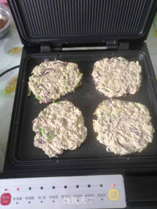 任意蔬菜饼~紫甘蓝洋葱辣椒丝的做法步骤:4